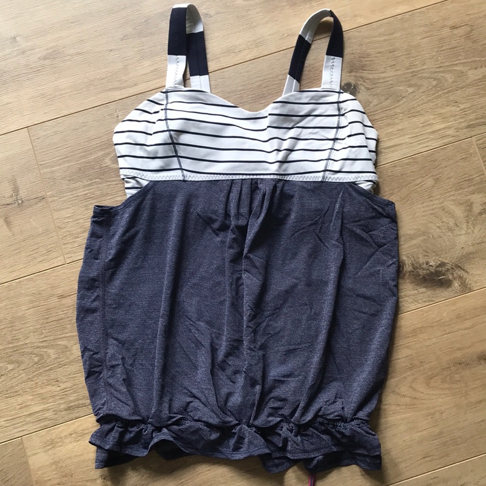 ON HOLD!! Lululemon Athletica top 🍋